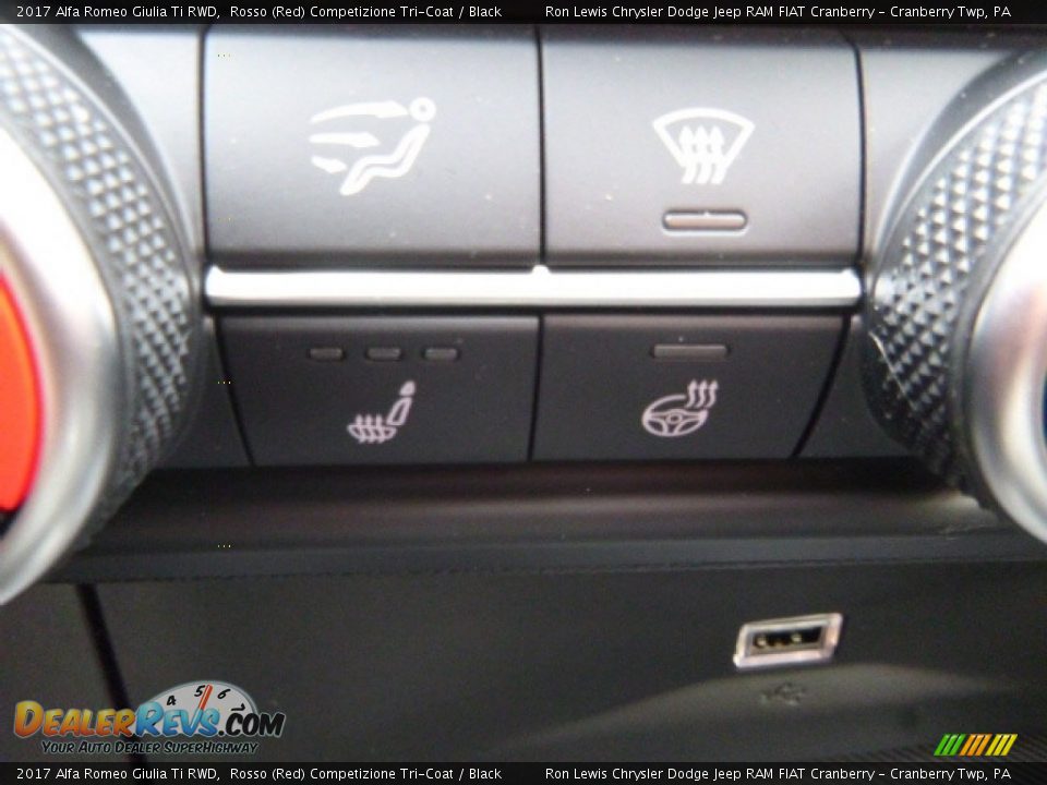 2017 Alfa Romeo Giulia Ti RWD Rosso (Red) Competizione Tri-Coat / Black Photo #33