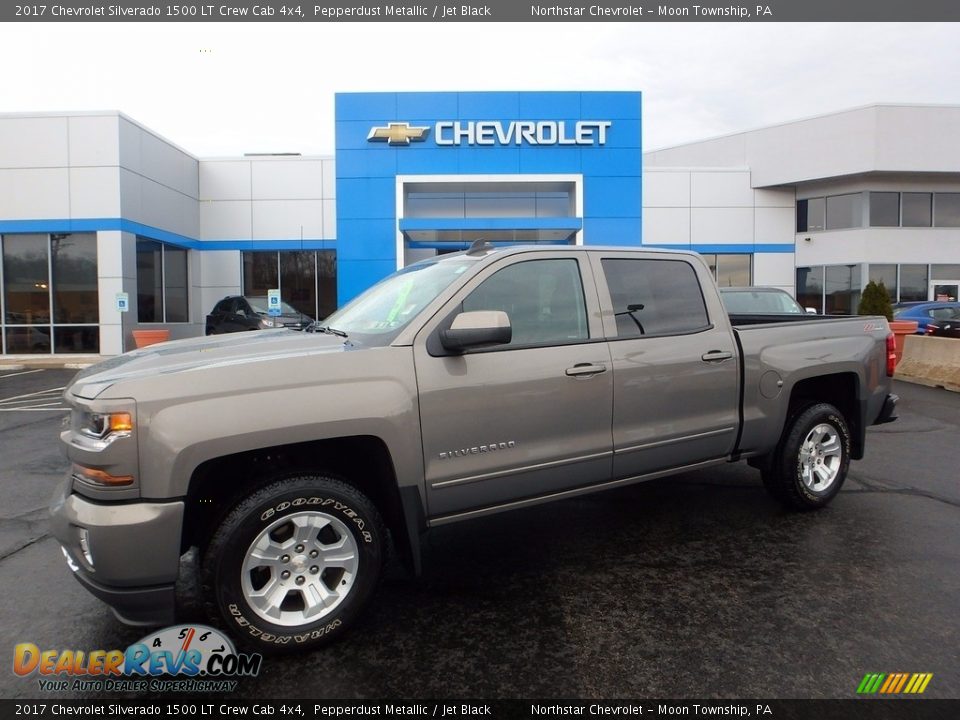 Front 3/4 View of 2017 Chevrolet Silverado 1500 LT Crew Cab 4x4 Photo #1