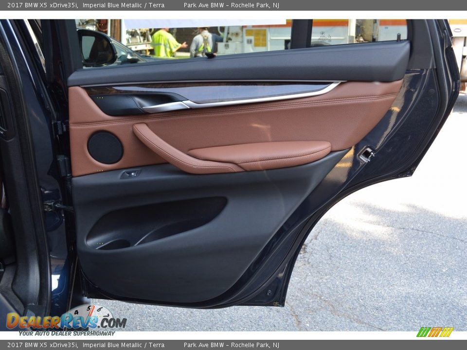 Door Panel of 2017 BMW X5 xDrive35i Photo #25