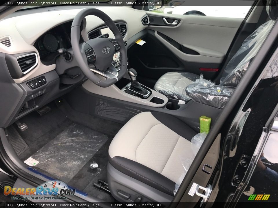 Beige Interior - 2017 Hyundai Ioniq Hybrid SEL Photo #4