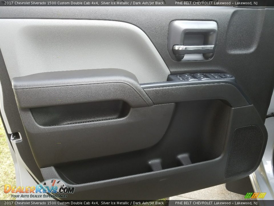 2017 Chevrolet Silverado 1500 Custom Double Cab 4x4 Silver Ice Metallic / Dark Ash/Jet Black Photo #6