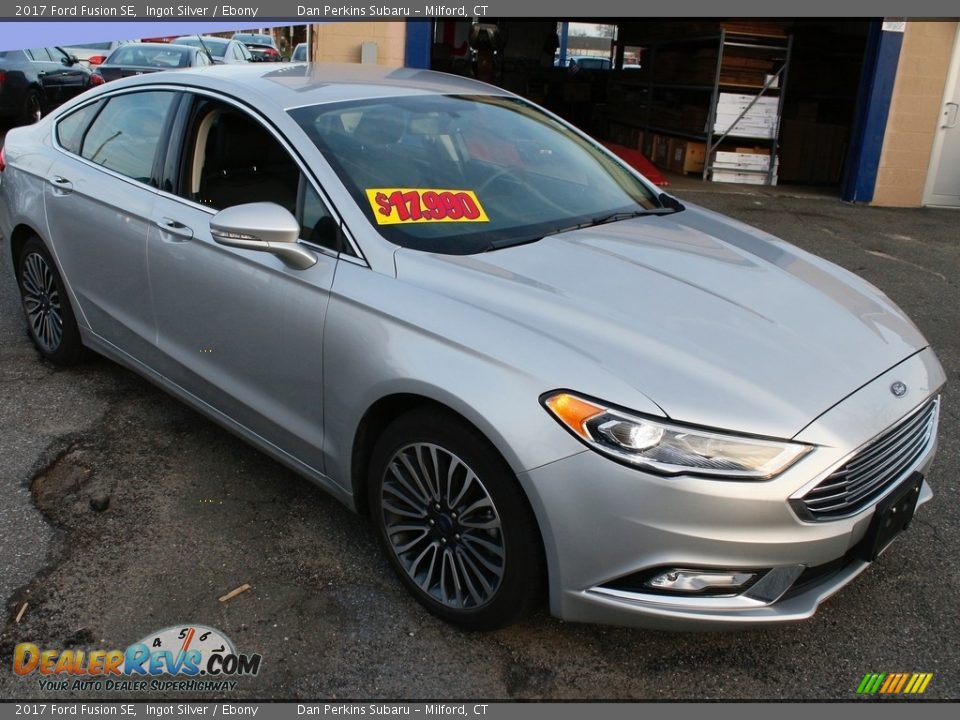 Front 3/4 View of 2017 Ford Fusion SE Photo #3