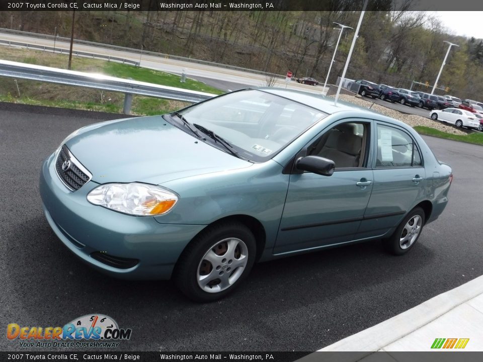 Front 3/4 View of 2007 Toyota Corolla CE Photo #4
