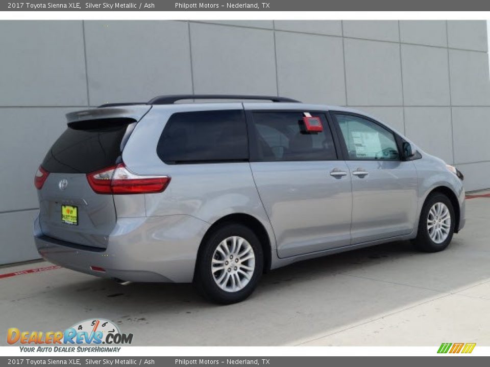 2017 Toyota Sienna XLE Silver Sky Metallic / Ash Photo #3