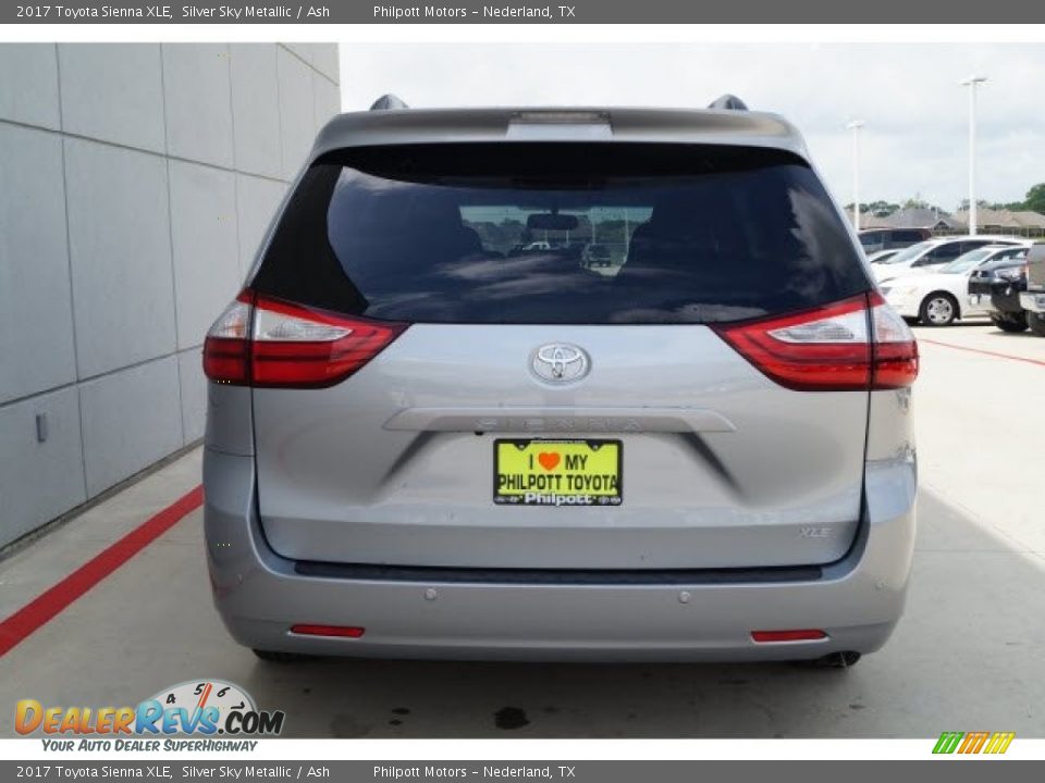 2017 Toyota Sienna XLE Silver Sky Metallic / Ash Photo #4