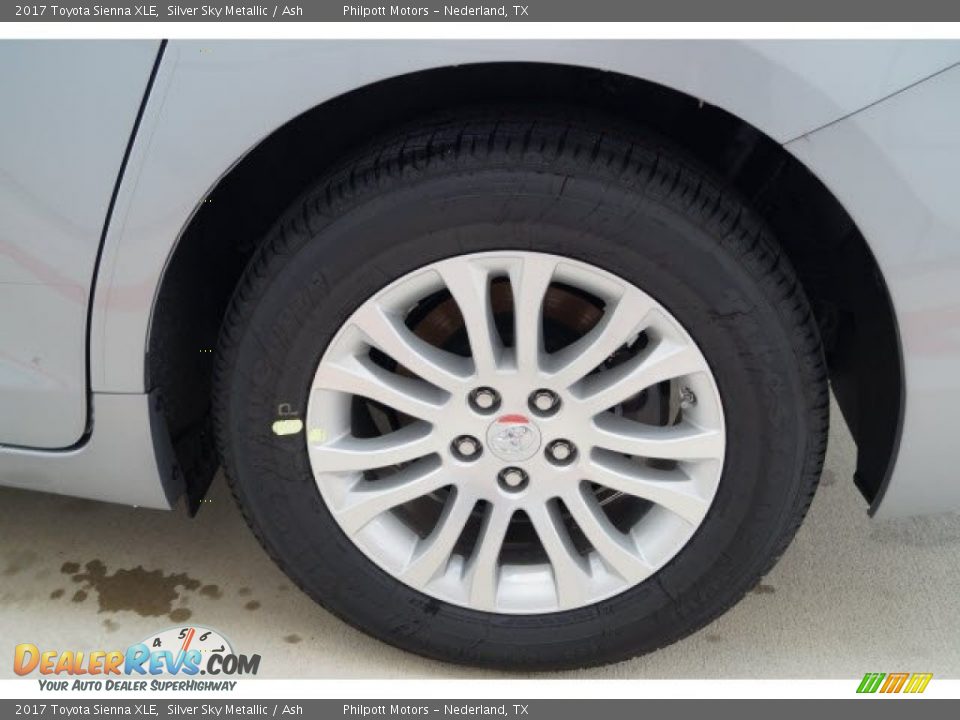 2017 Toyota Sienna XLE Silver Sky Metallic / Ash Photo #5