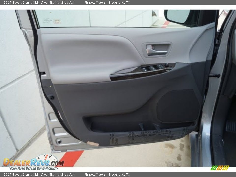 2017 Toyota Sienna XLE Silver Sky Metallic / Ash Photo #8