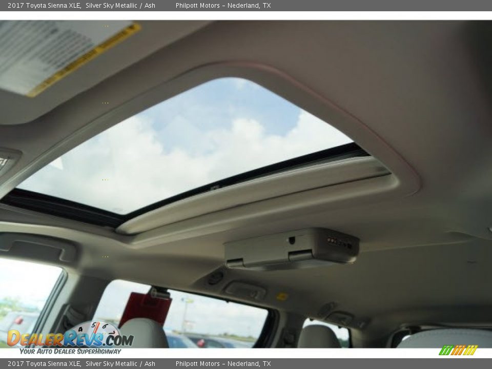 2017 Toyota Sienna XLE Silver Sky Metallic / Ash Photo #11