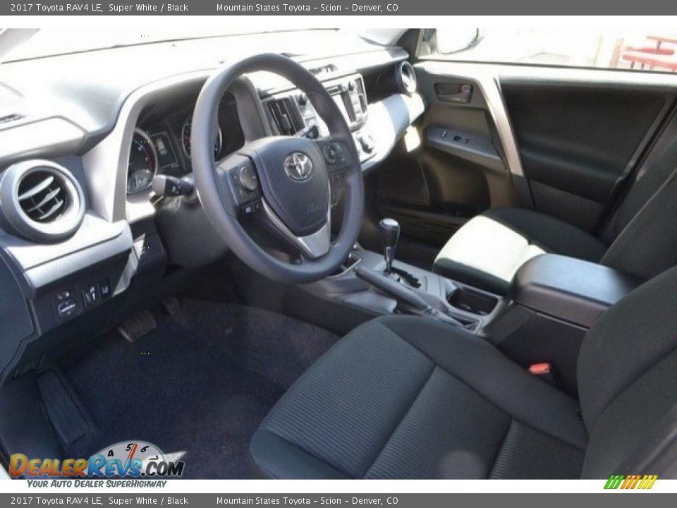 2017 Toyota RAV4 LE Super White / Black Photo #5