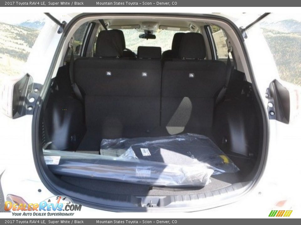 2017 Toyota RAV4 LE Super White / Black Photo #8