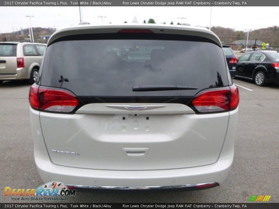 2017 Chrysler Pacifica Touring L Plus Tusk White / Black/Alloy Photo #4