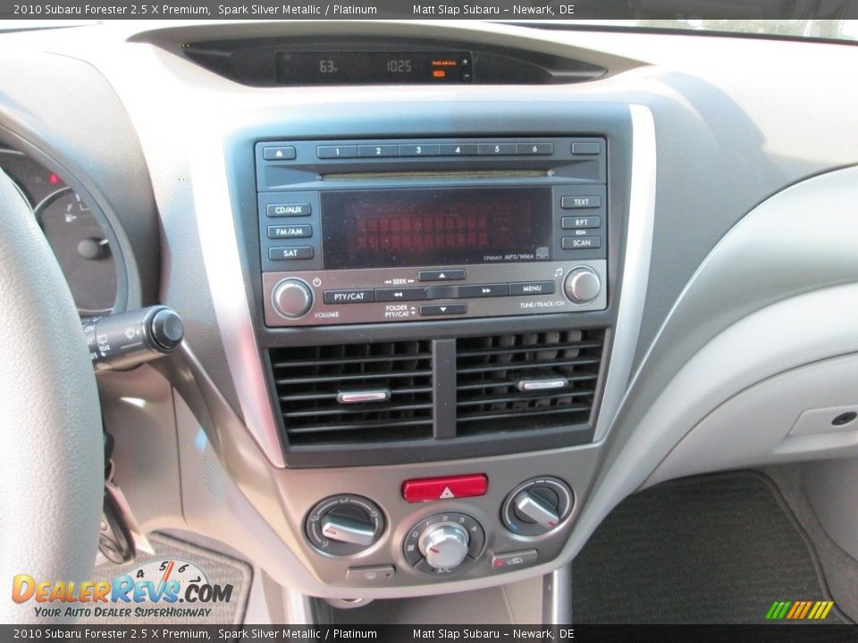 2010 Subaru Forester 2.5 X Premium Spark Silver Metallic / Platinum Photo #25