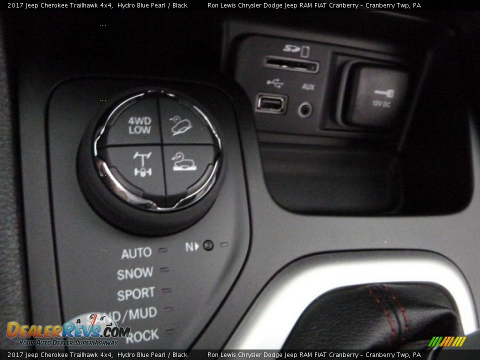 2017 Jeep Cherokee Trailhawk 4x4 Hydro Blue Pearl / Black Photo #16