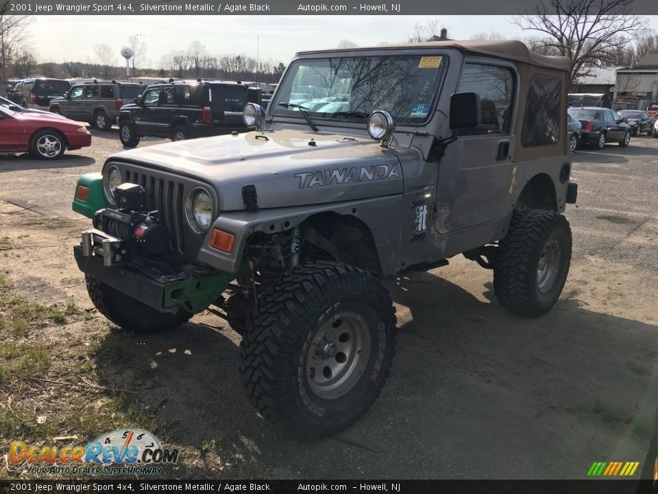 Front 3/4 View of 2001 Jeep Wrangler Sport 4x4 Photo #1