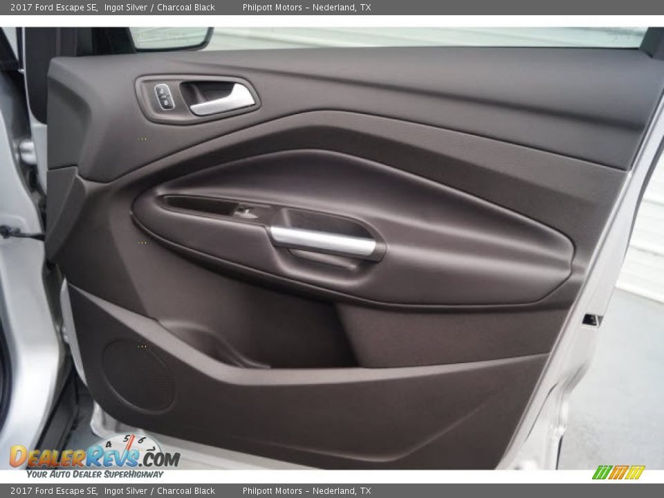 2017 Ford Escape SE Ingot Silver / Charcoal Black Photo #11