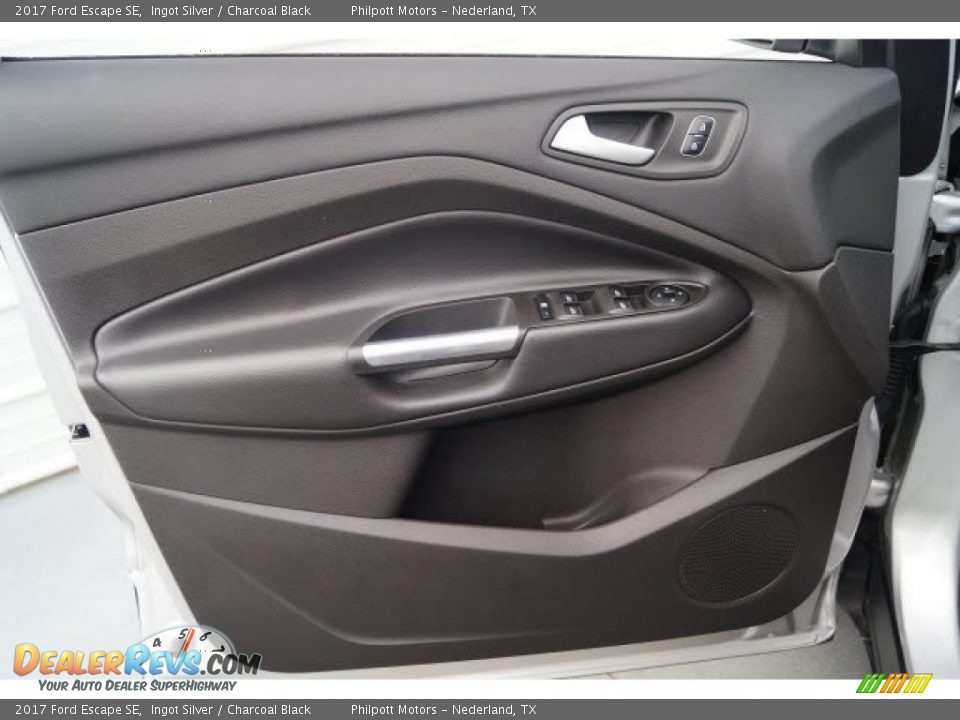 2017 Ford Escape SE Ingot Silver / Charcoal Black Photo #18