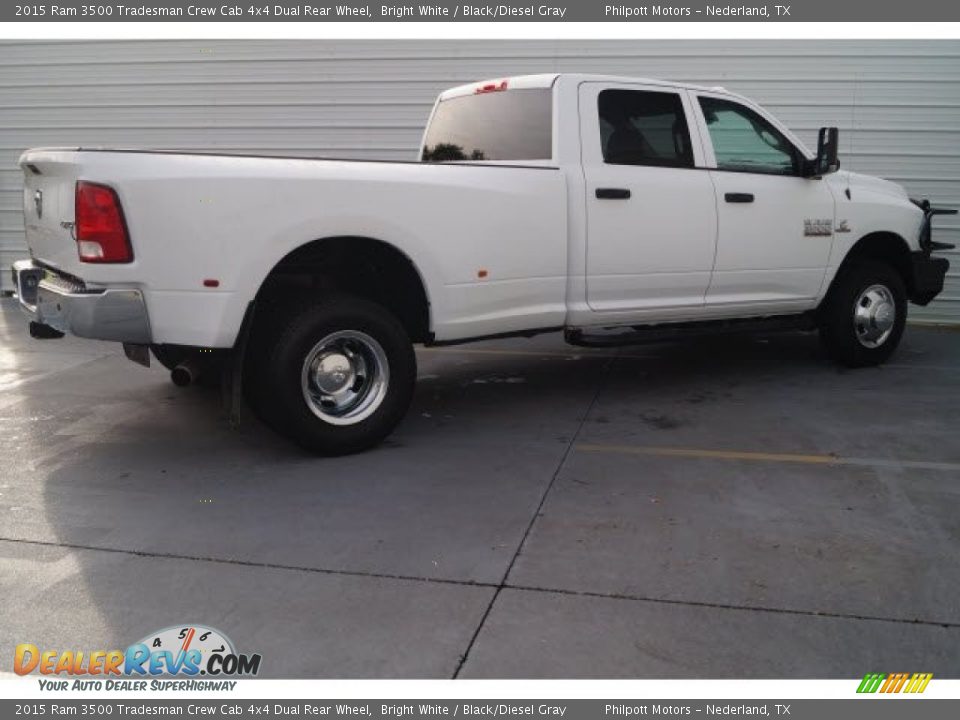 2015 Ram 3500 Tradesman Crew Cab 4x4 Dual Rear Wheel Bright White / Black/Diesel Gray Photo #8