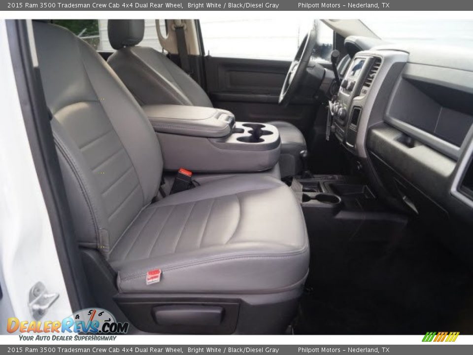 2015 Ram 3500 Tradesman Crew Cab 4x4 Dual Rear Wheel Bright White / Black/Diesel Gray Photo #11