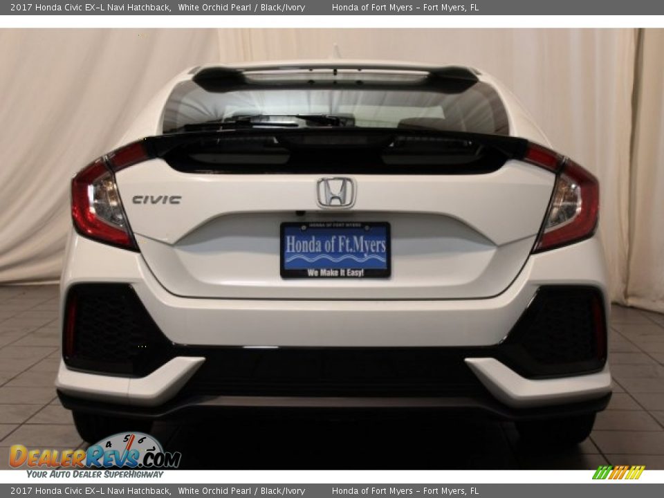 2017 Honda Civic EX-L Navi Hatchback White Orchid Pearl / Black/Ivory Photo #5