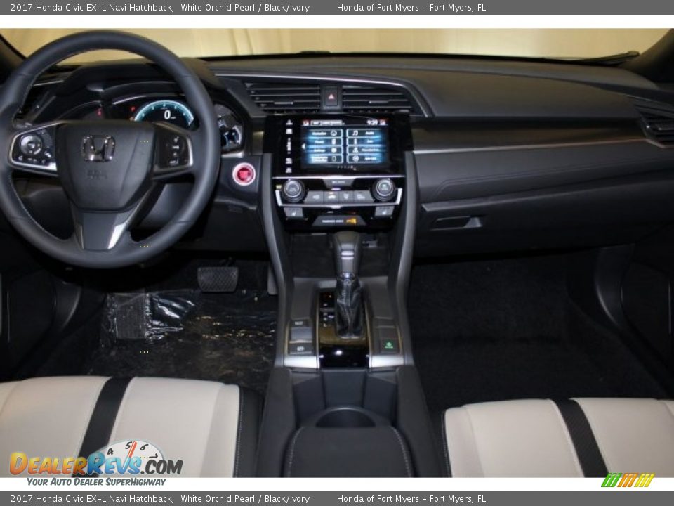 2017 Honda Civic EX-L Navi Hatchback White Orchid Pearl / Black/Ivory Photo #7