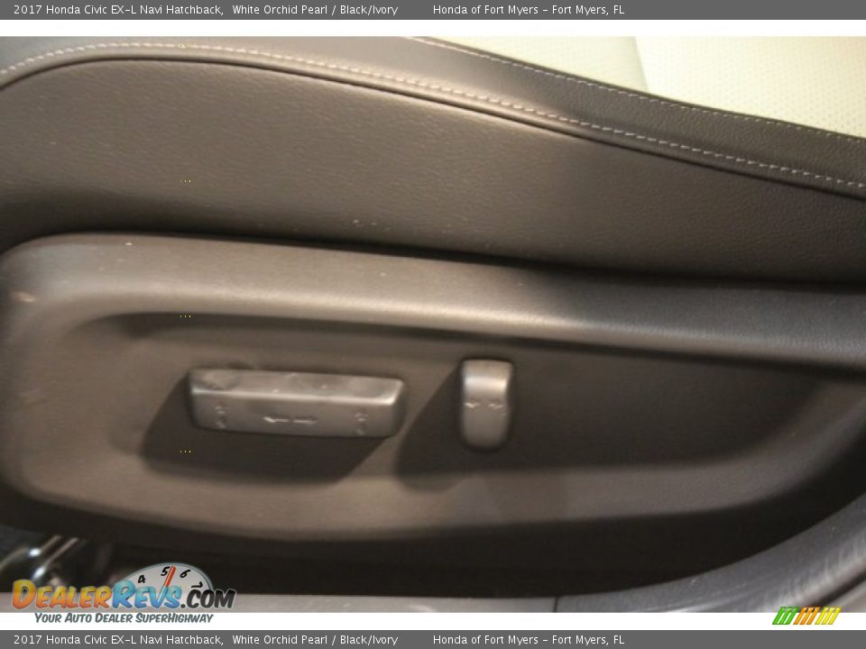 2017 Honda Civic EX-L Navi Hatchback White Orchid Pearl / Black/Ivory Photo #11