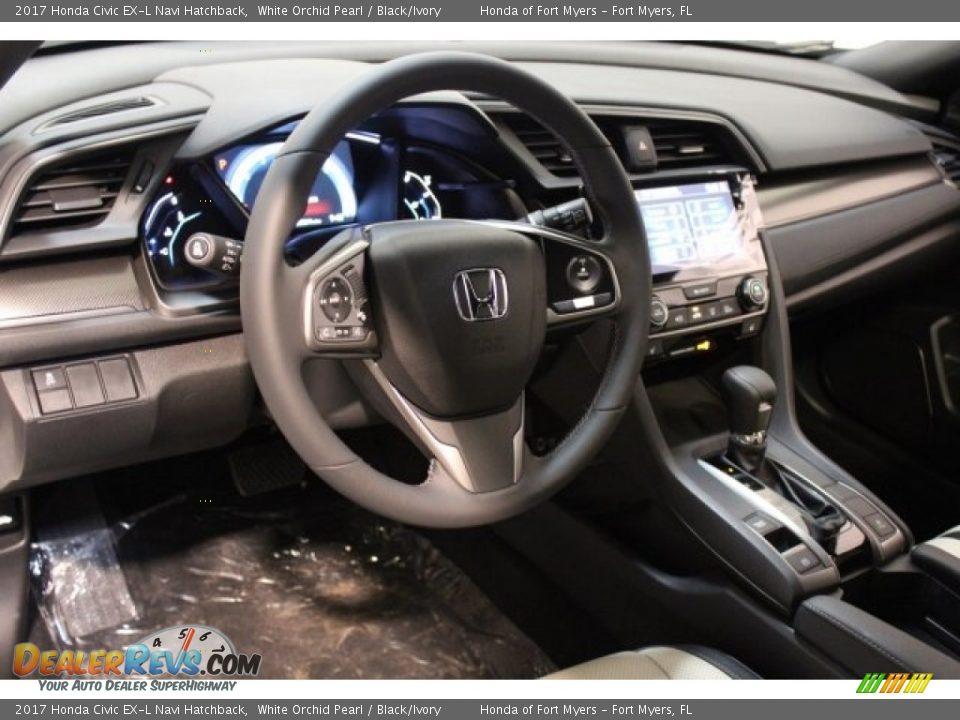 2017 Honda Civic EX-L Navi Hatchback White Orchid Pearl / Black/Ivory Photo #12