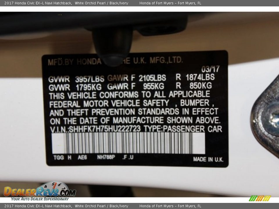 2017 Honda Civic EX-L Navi Hatchback White Orchid Pearl / Black/Ivory Photo #30