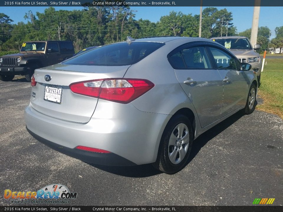 2016 Kia Forte LX Sedan Silky Silver / Black Photo #5
