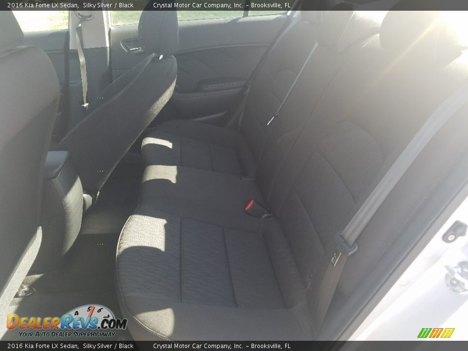 2016 Kia Forte LX Sedan Silky Silver / Black Photo #10