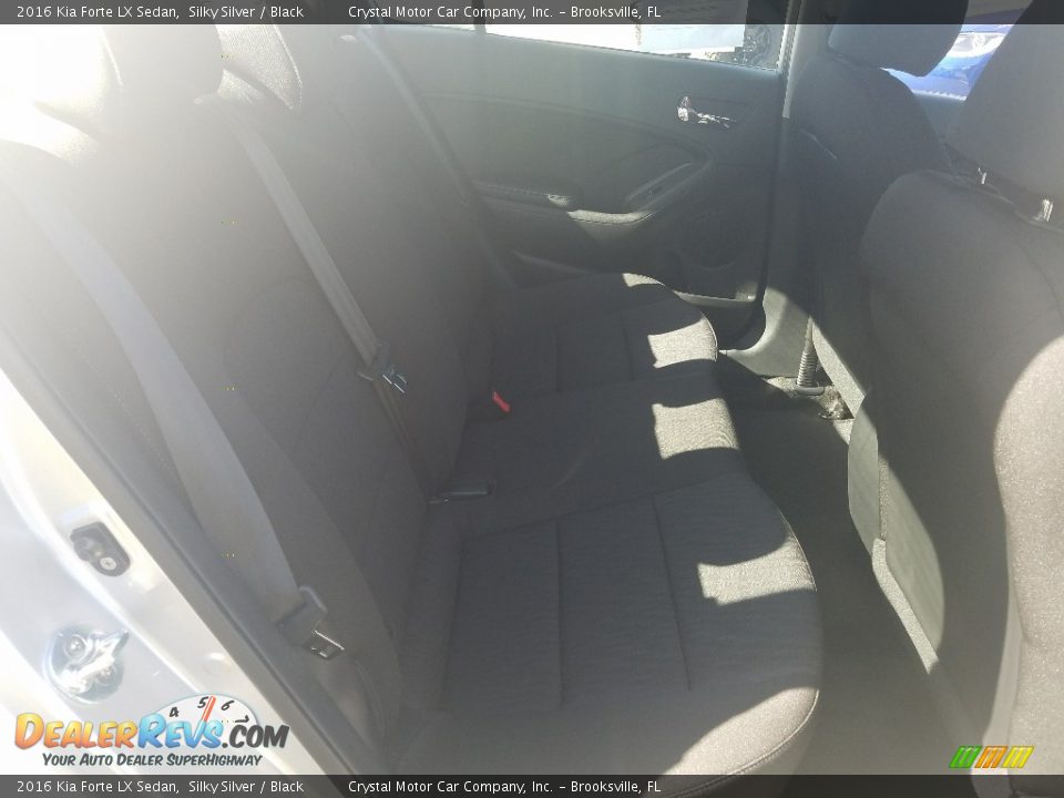 2016 Kia Forte LX Sedan Silky Silver / Black Photo #11