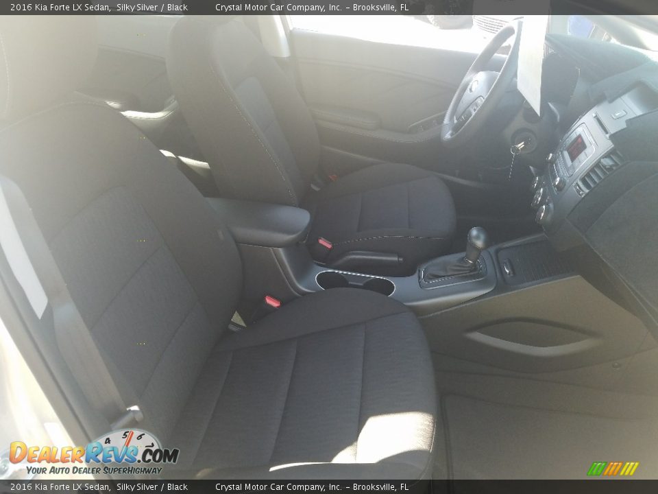 2016 Kia Forte LX Sedan Silky Silver / Black Photo #12