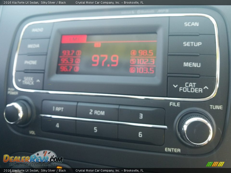 2016 Kia Forte LX Sedan Silky Silver / Black Photo #15