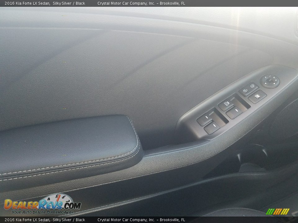 2016 Kia Forte LX Sedan Silky Silver / Black Photo #17