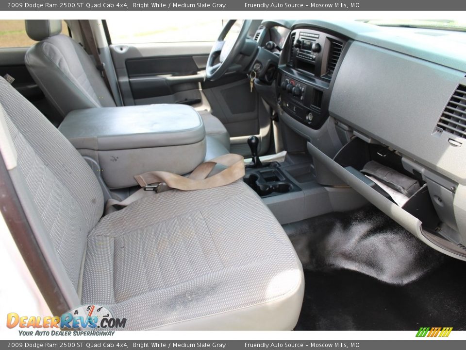 2009 Dodge Ram 2500 ST Quad Cab 4x4 Bright White / Medium Slate Gray Photo #18