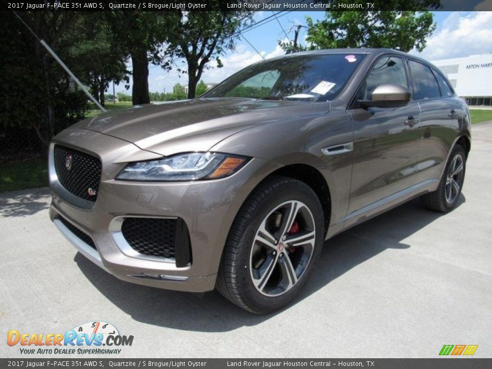 Front 3/4 View of 2017 Jaguar F-PACE 35t AWD S Photo #10