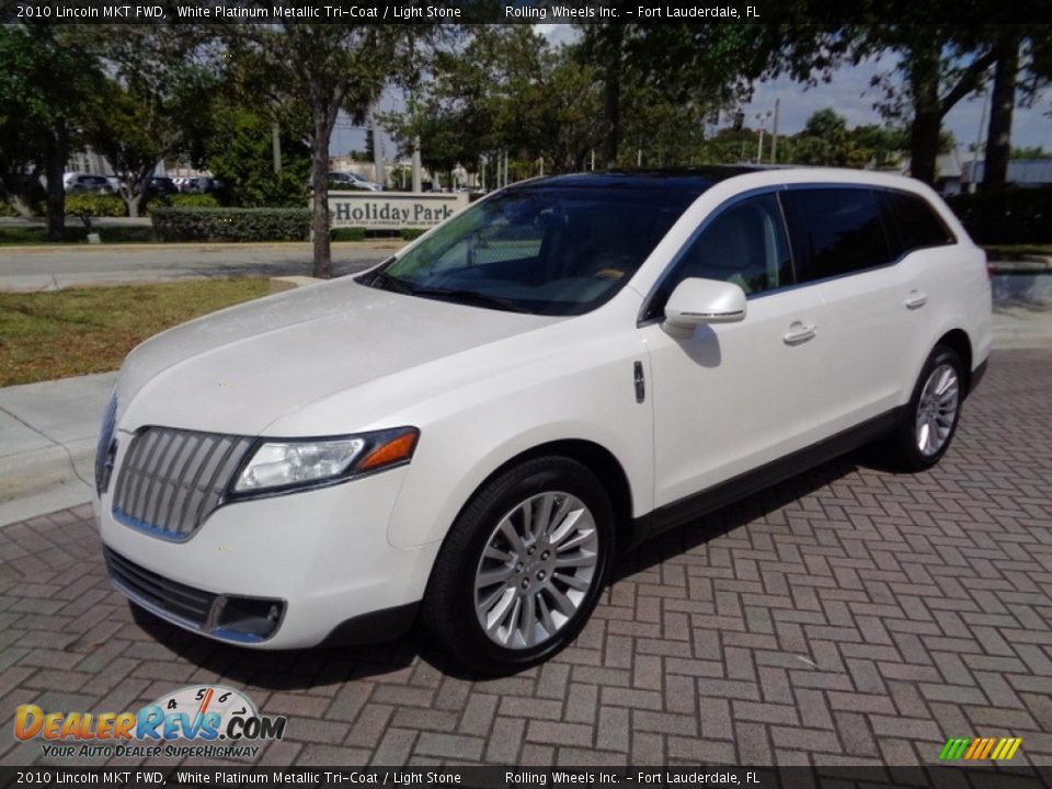 Front 3/4 View of 2010 Lincoln MKT FWD Photo #1
