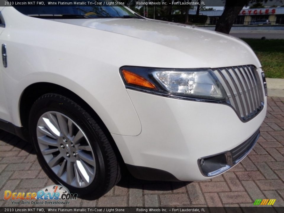 2010 Lincoln MKT FWD White Platinum Metallic Tri-Coat / Light Stone Photo #19