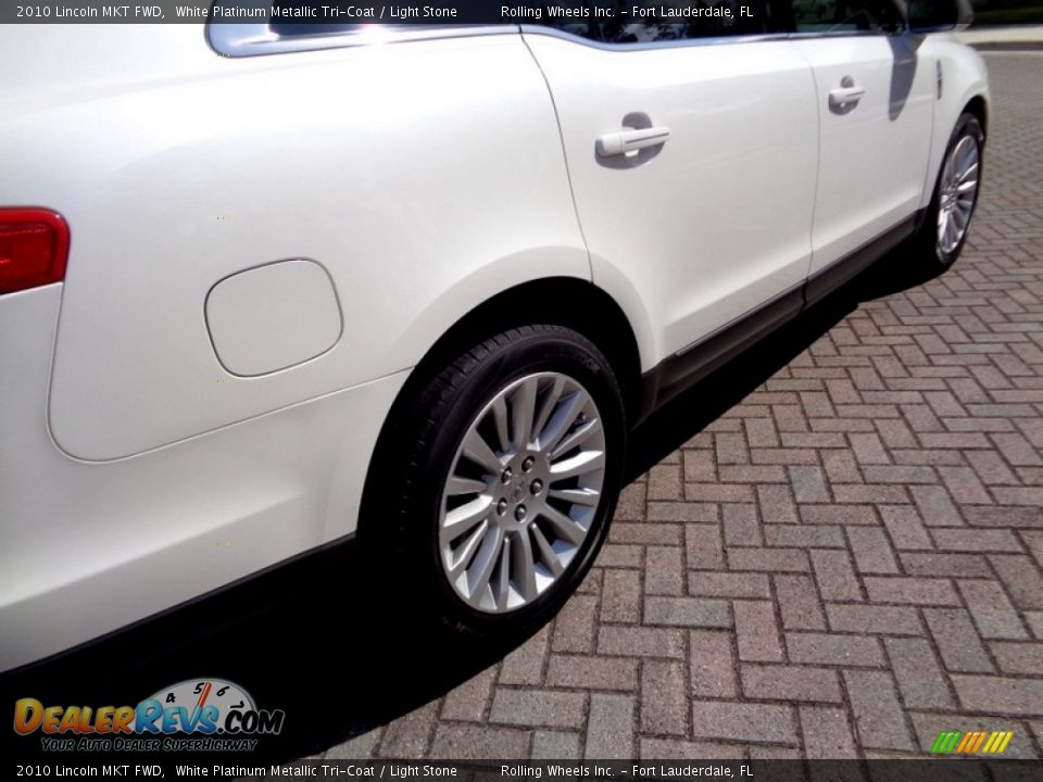 2010 Lincoln MKT FWD White Platinum Metallic Tri-Coat / Light Stone Photo #21