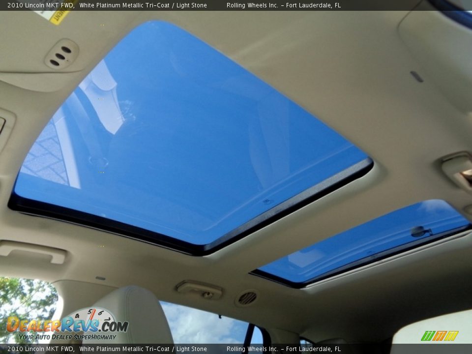 Sunroof of 2010 Lincoln MKT FWD Photo #22