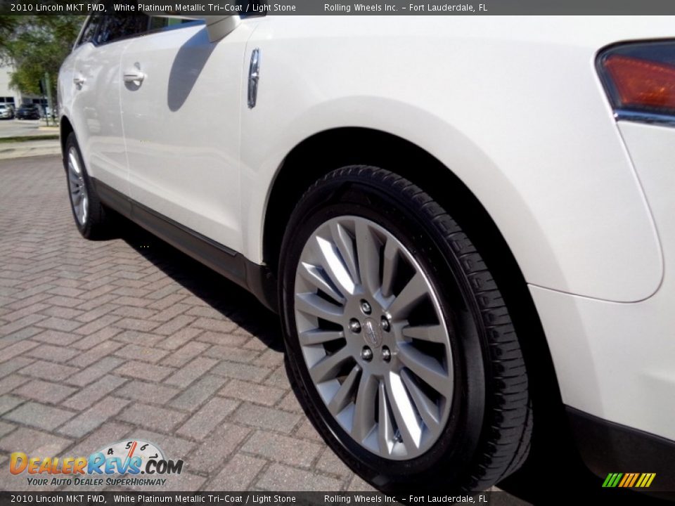 2010 Lincoln MKT FWD White Platinum Metallic Tri-Coat / Light Stone Photo #26