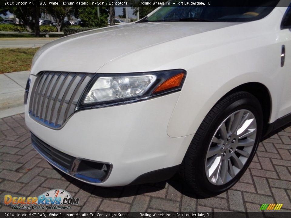 2010 Lincoln MKT FWD White Platinum Metallic Tri-Coat / Light Stone Photo #29