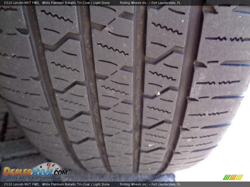2010 Lincoln MKT FWD White Platinum Metallic Tri-Coat / Light Stone Photo #32
