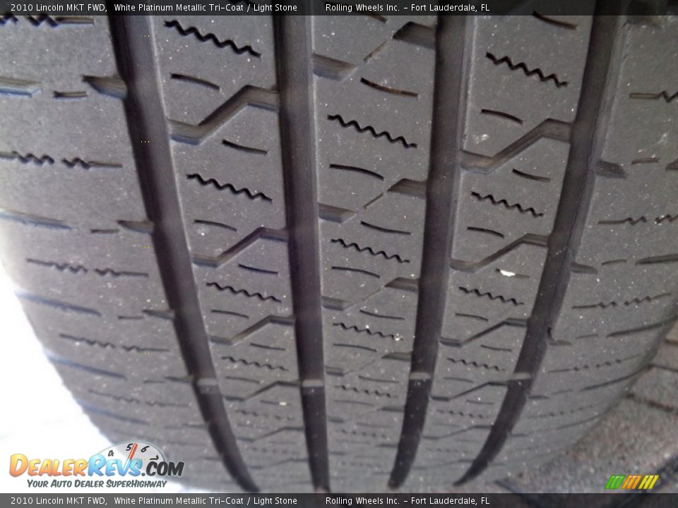 2010 Lincoln MKT FWD White Platinum Metallic Tri-Coat / Light Stone Photo #34