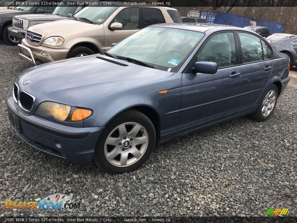 Front 3/4 View of 2005 BMW 3 Series 325xi Sedan Photo #1