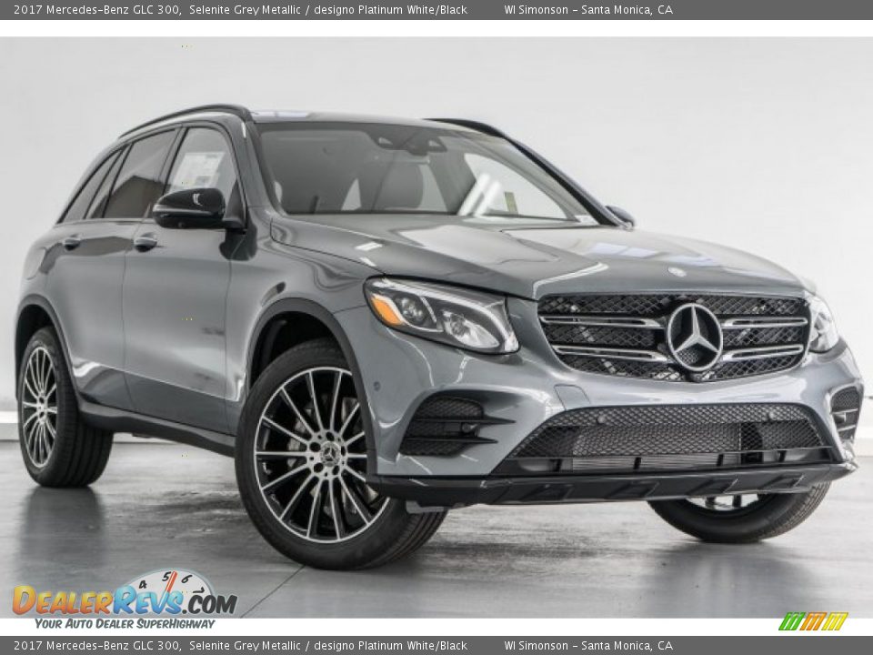 Front 3/4 View of 2017 Mercedes-Benz GLC 300 Photo #12