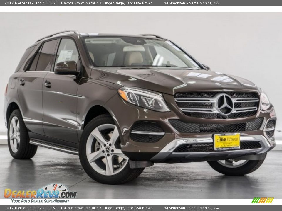 Front 3/4 View of 2017 Mercedes-Benz GLE 350 Photo #12