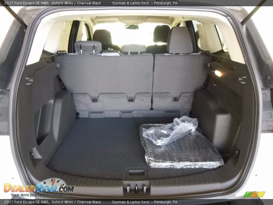 2017 Ford Escape SE 4WD Oxford White / Charcoal Black Photo #3