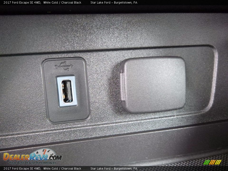 2017 Ford Escape SE 4WD White Gold / Charcoal Black Photo #18
