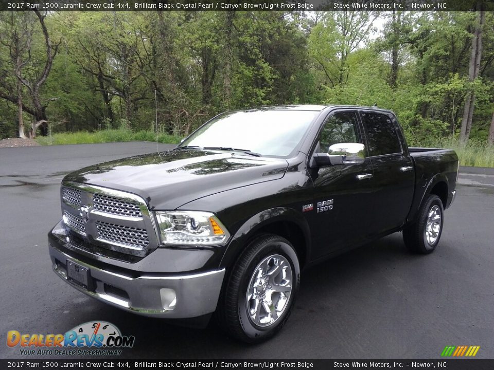 Front 3/4 View of 2017 Ram 1500 Laramie Crew Cab 4x4 Photo #2