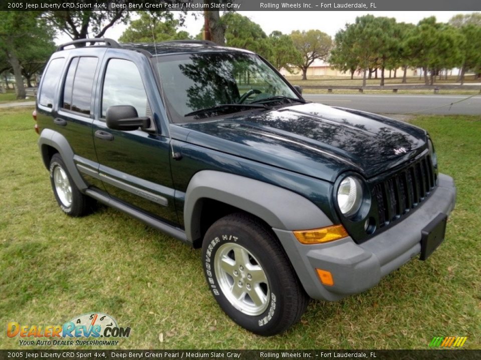Front 3/4 View of 2005 Jeep Liberty CRD Sport 4x4 Photo #13